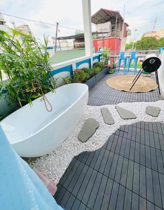 Lushstay Rooftop - Hanoi Train Station Extérieur photo